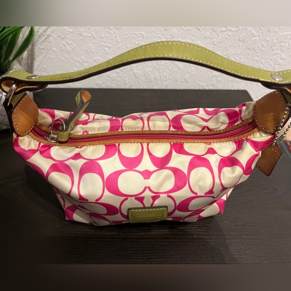 Coach mini. - Picture 9 of 11